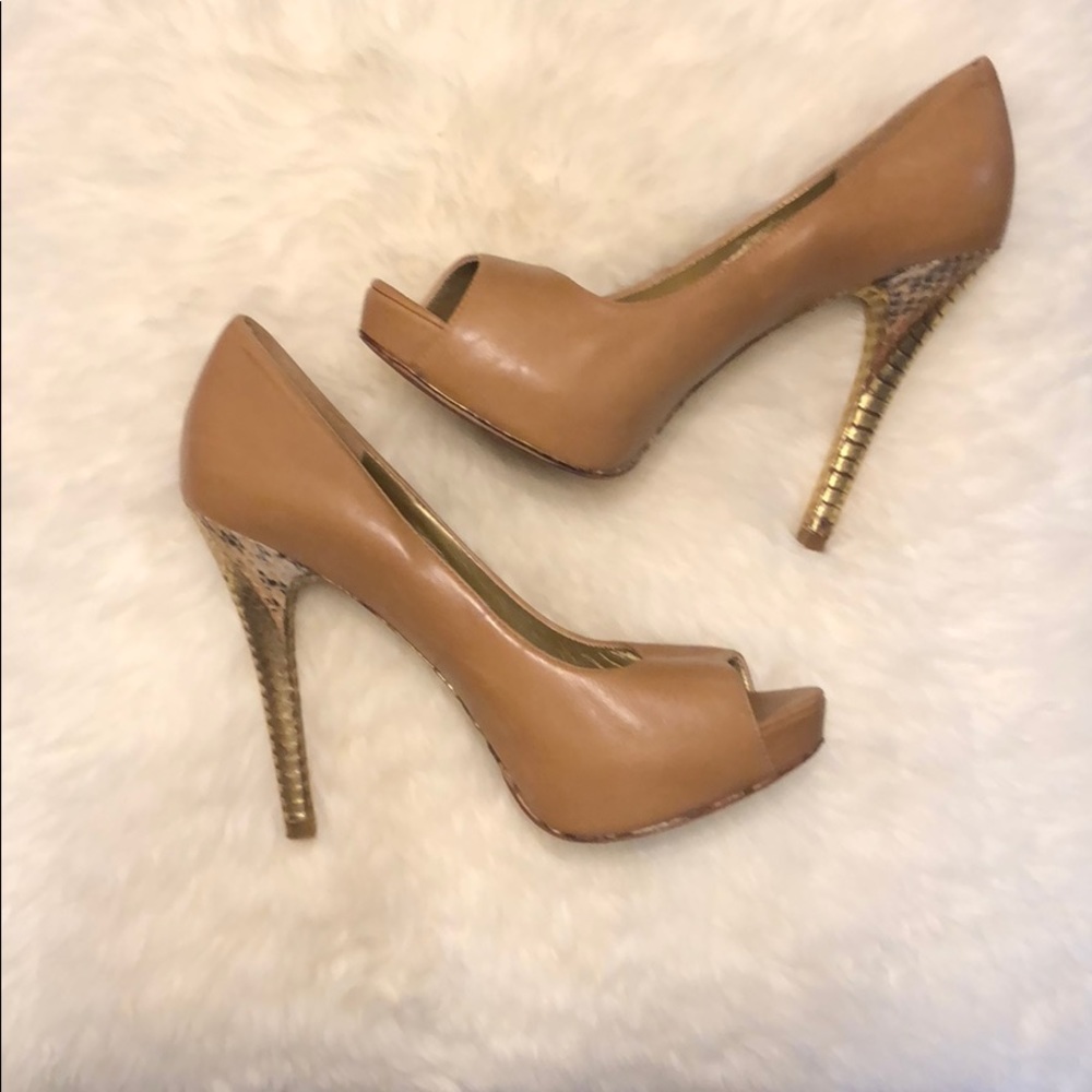 Nude pumps